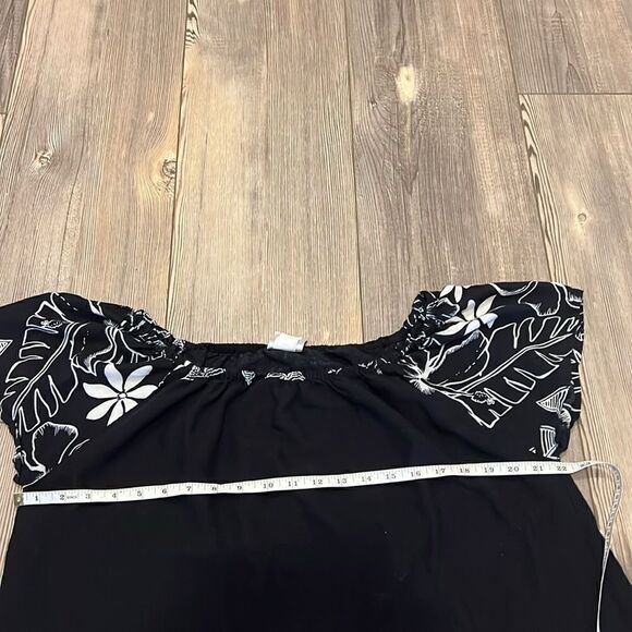 Hula Mama Maternity Black and White Hawaiian Floral - Picture 5 of 7